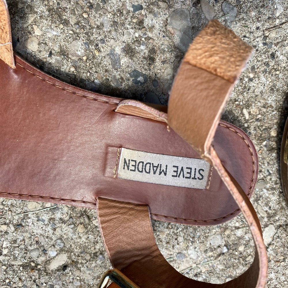 Steve Madden sandals size 7.5 with gold toe
592 - Picture 6 of 6